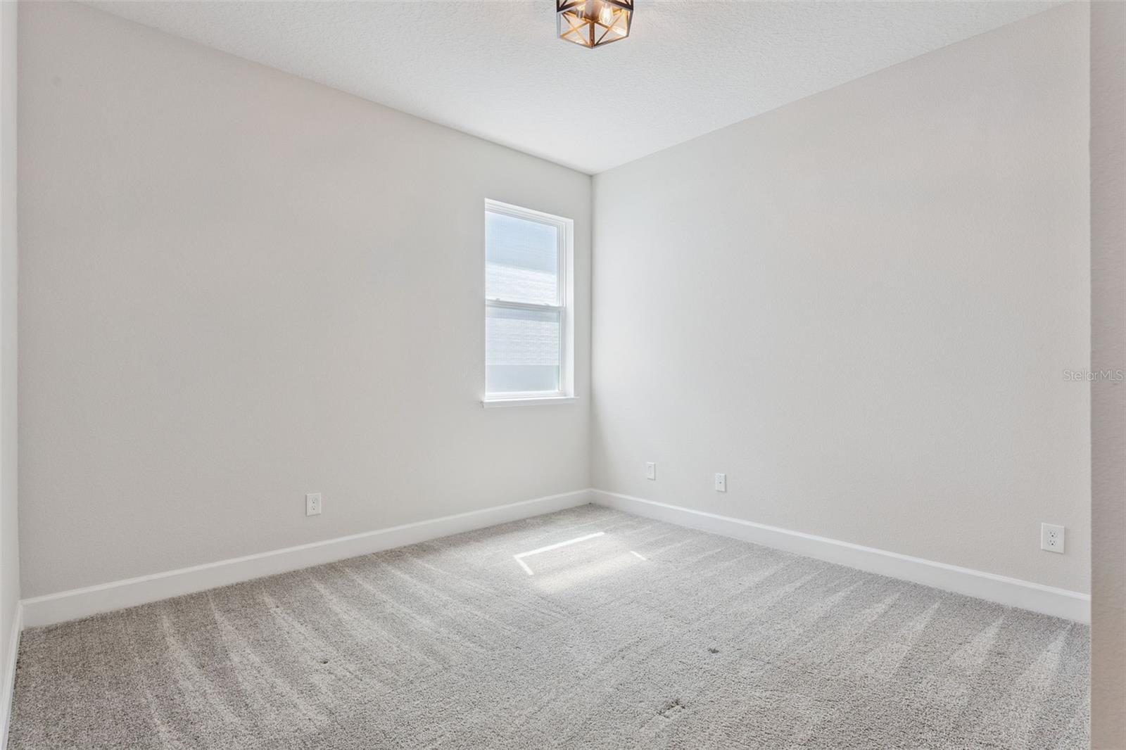 Listing photo id 16 for 2682 Park Ridge Street