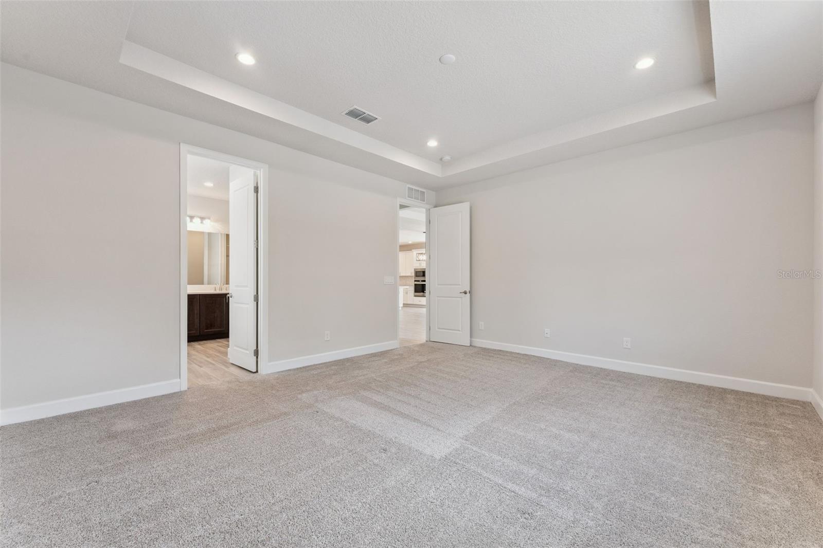 Listing photo id 19 for 2682 Park Ridge Street