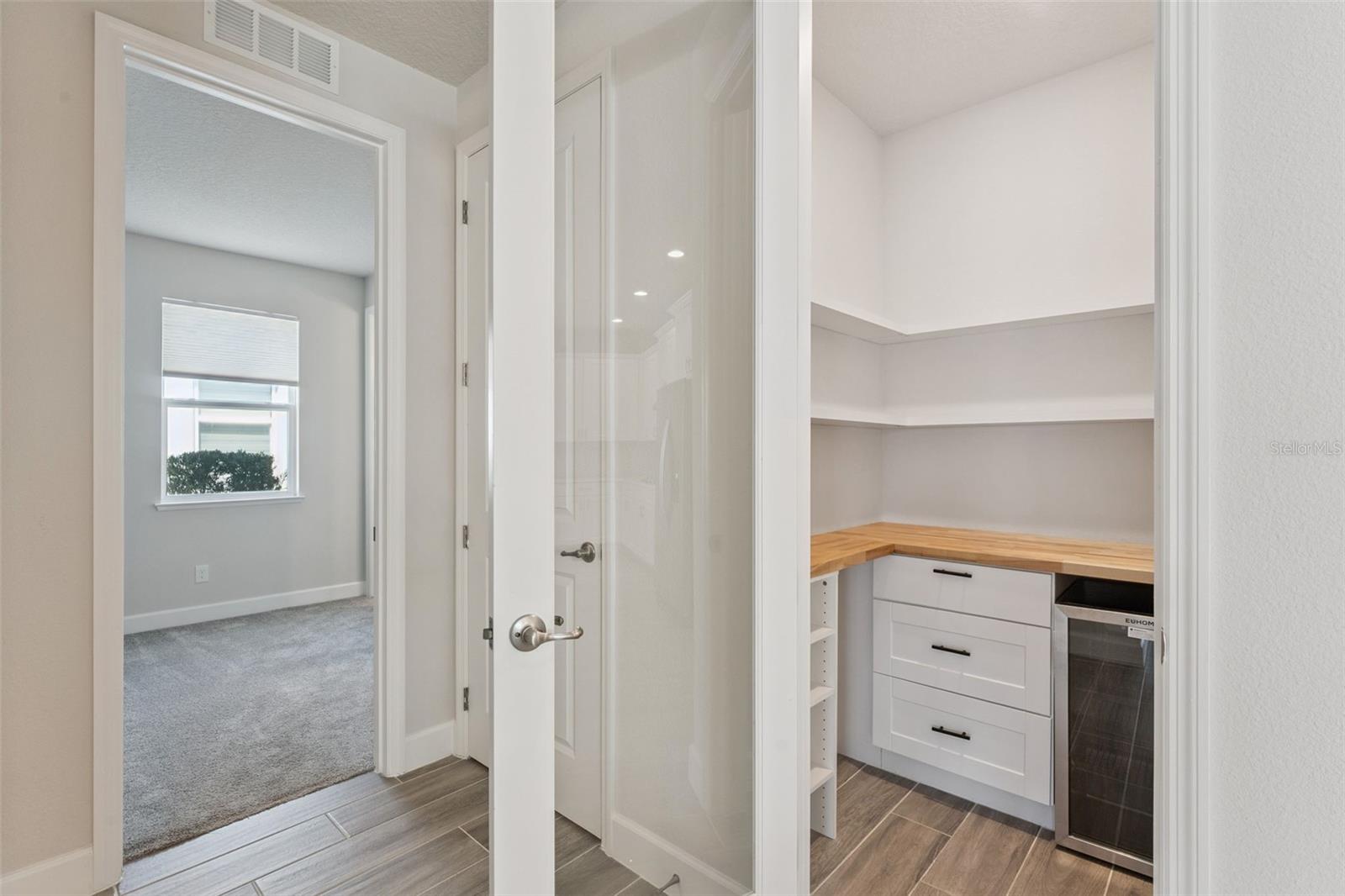 Listing photo id 21 for 2682 Park Ridge Street