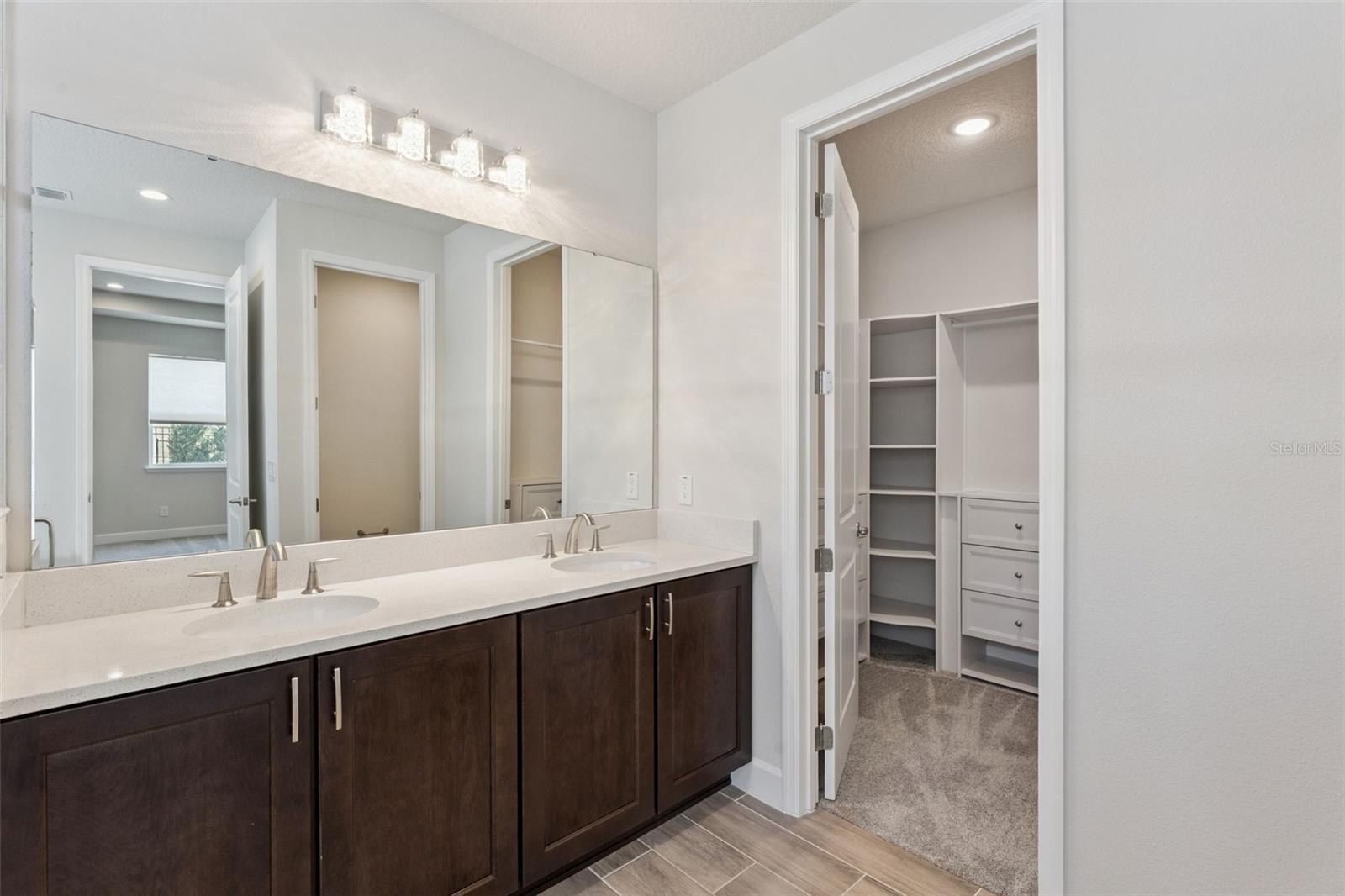 Listing photo id 22 for 2682 Park Ridge Street