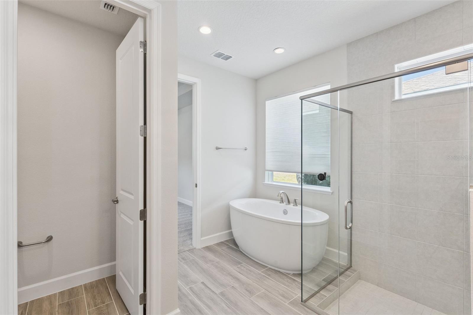 Listing photo id 24 for 2682 Park Ridge Street