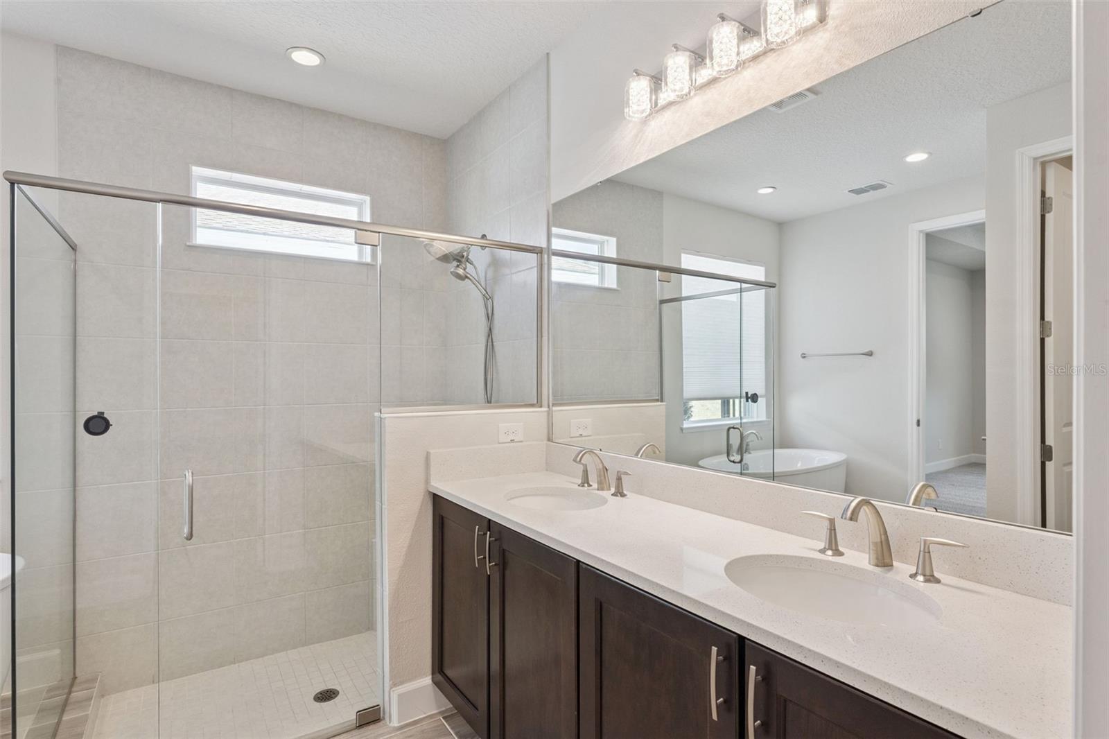 Listing photo id 25 for 2682 Park Ridge Street