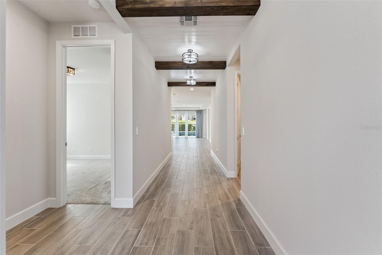 Listing photo id 1 for 2682 Park Ridge Street