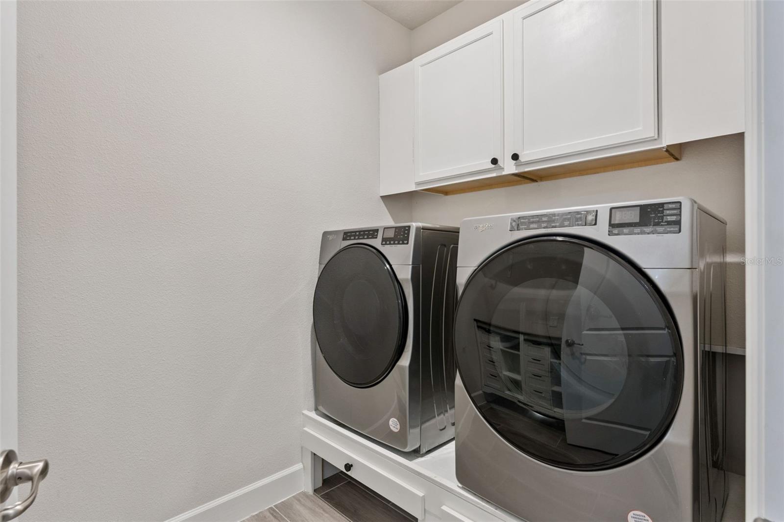 Listing photo id 29 for 2682 Park Ridge Street