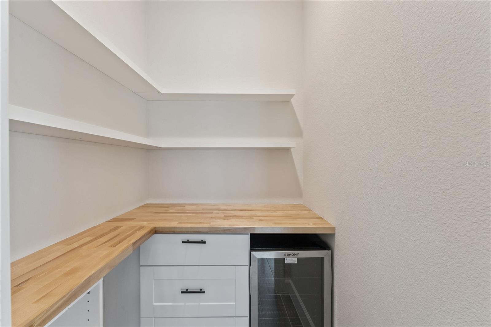 Listing photo id 30 for 2682 Park Ridge Street