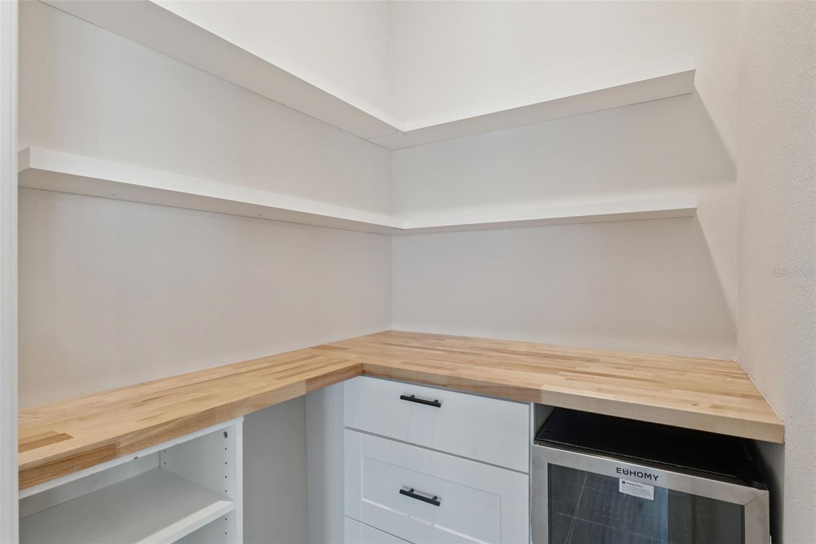 Listing photo id 31 for 2682 Park Ridge Street