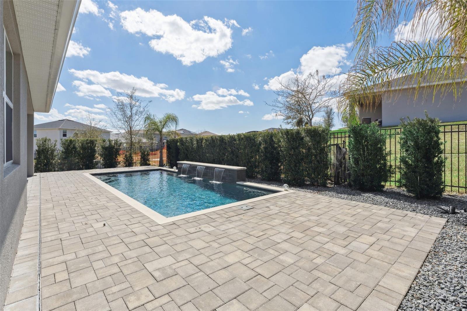 Listing photo id 36 for 2682 Park Ridge Street