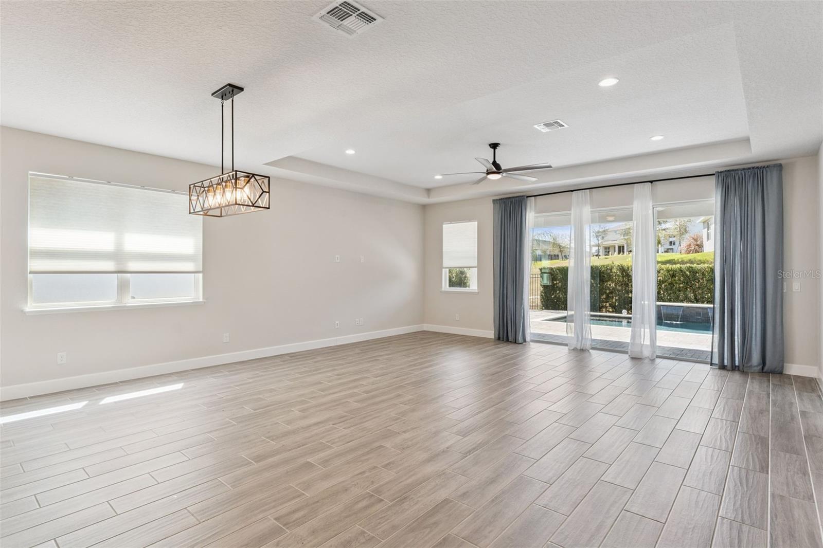 Listing photo id 2 for 2682 Park Ridge Street