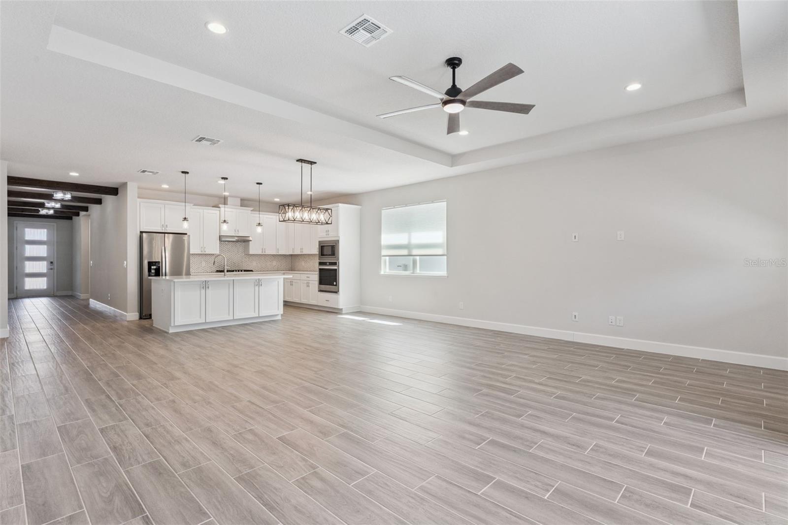 Listing photo id 4 for 2682 Park Ridge Street