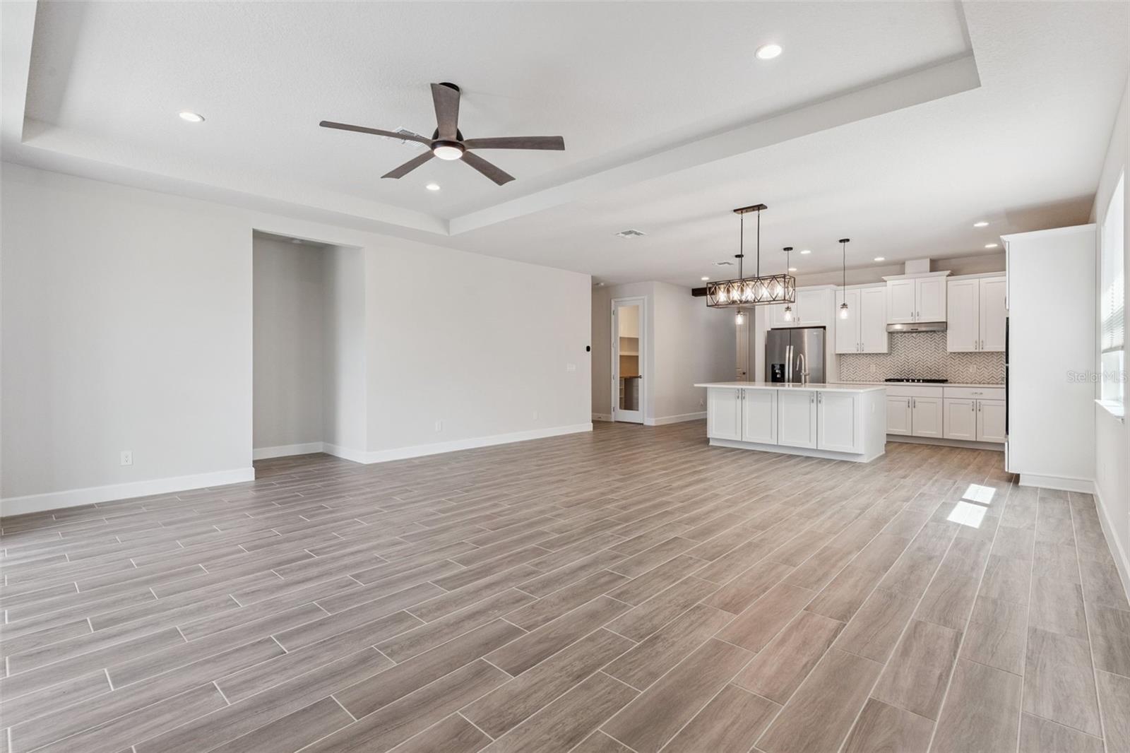 Listing photo id 5 for 2682 Park Ridge Street