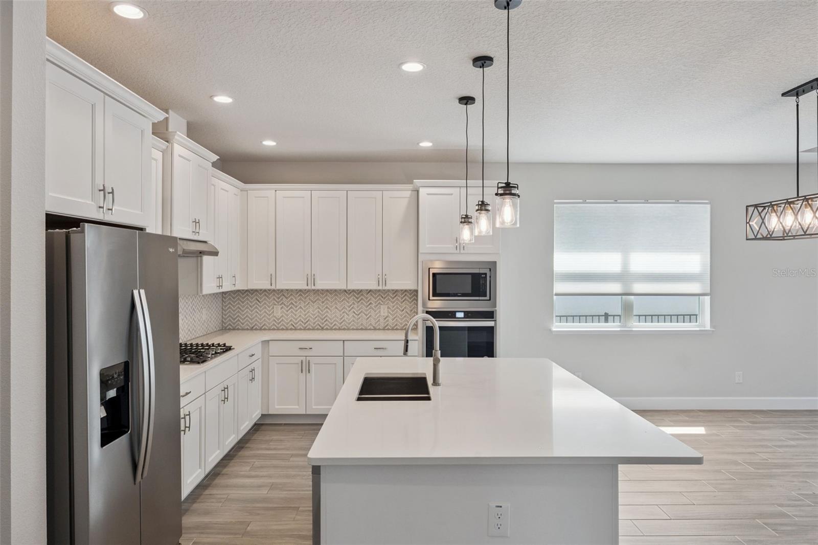 Listing photo id 7 for 2682 Park Ridge Street