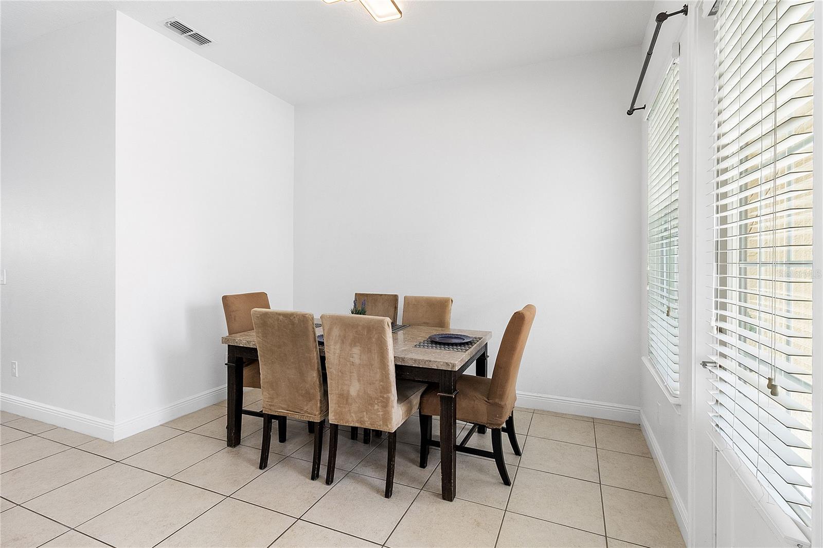 Image 11 of 22 For 940 Lobelia Drive