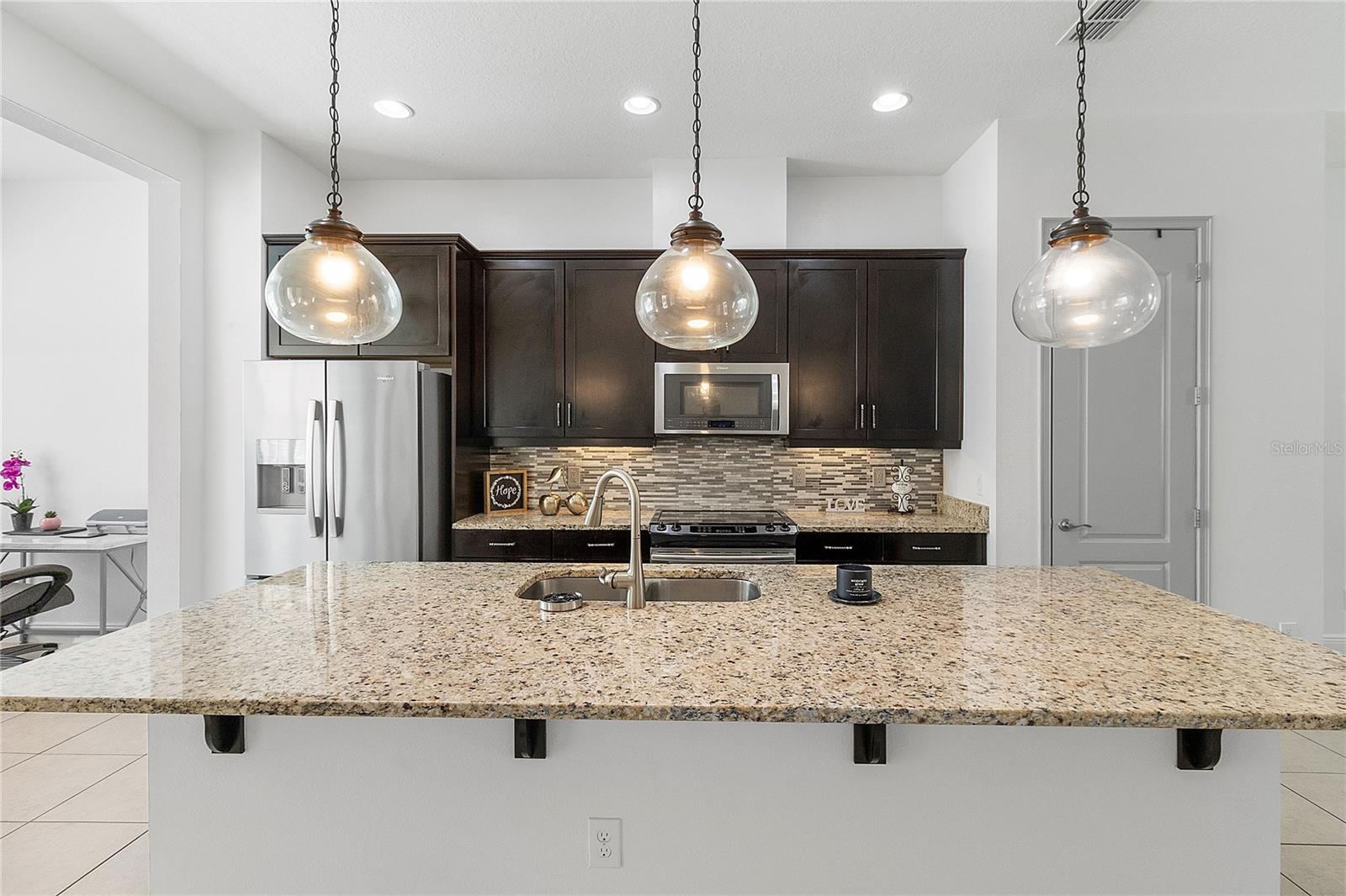 Image 5 of 22 For 940 Lobelia Drive