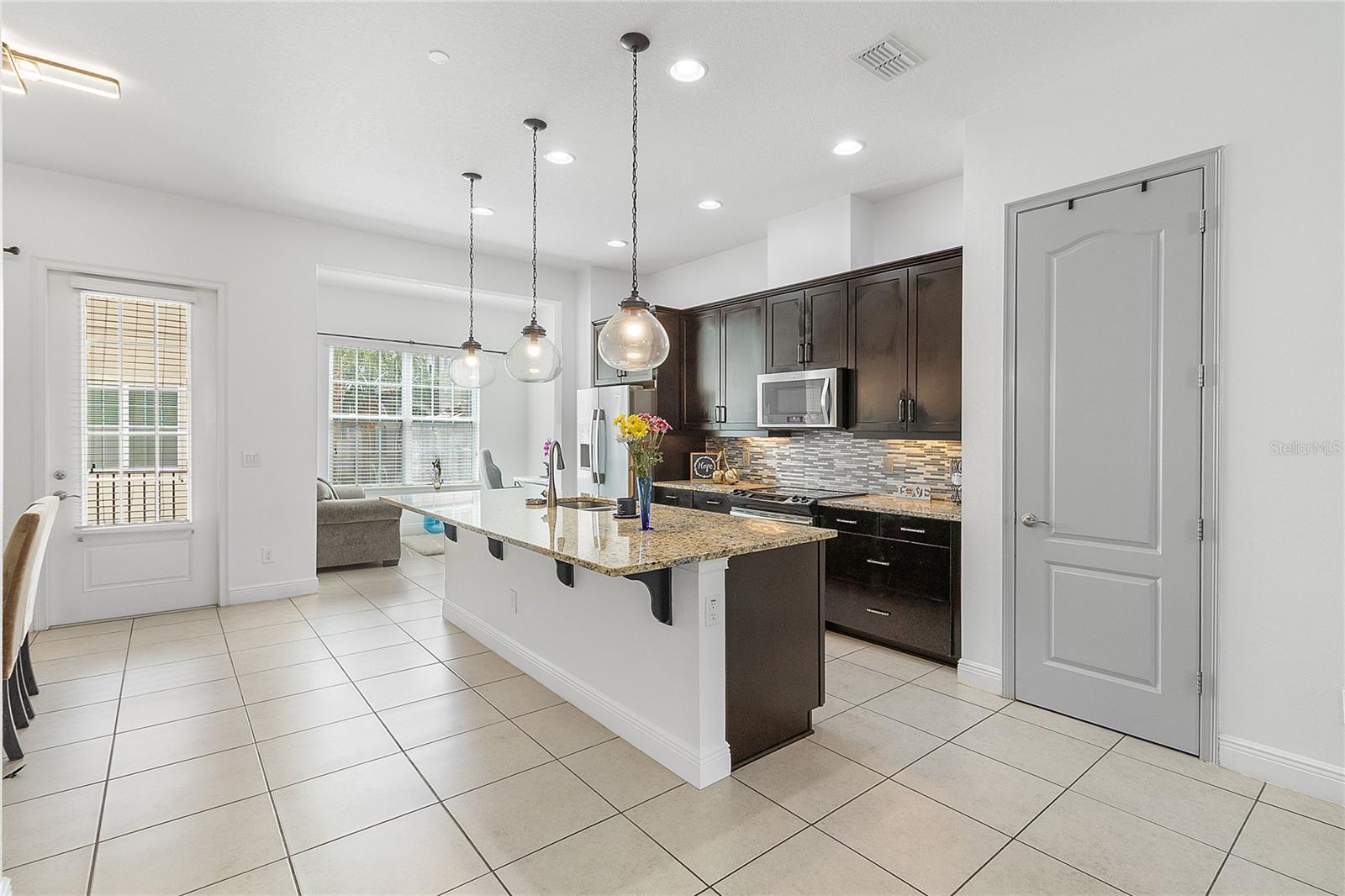 Image 6 of 22 For 940 Lobelia Drive