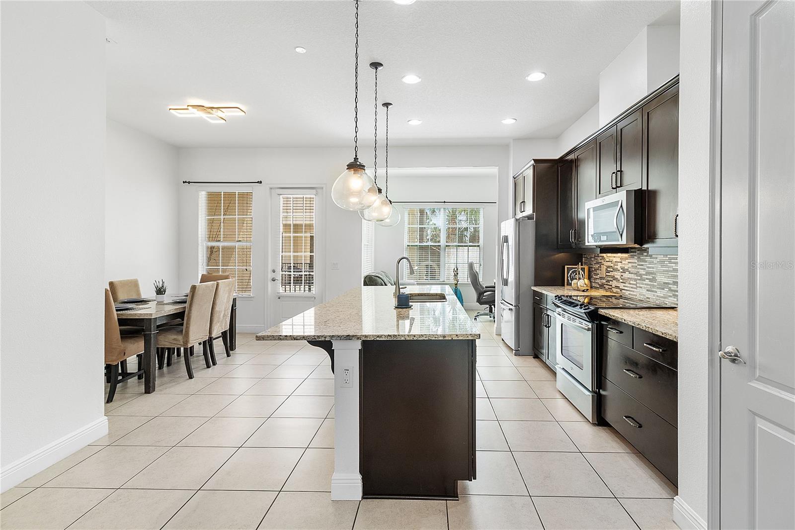 Image 7 of 22 For 940 Lobelia Drive