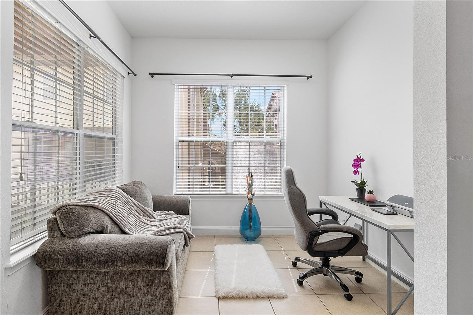 Image 8 of 22 For 940 Lobelia Drive