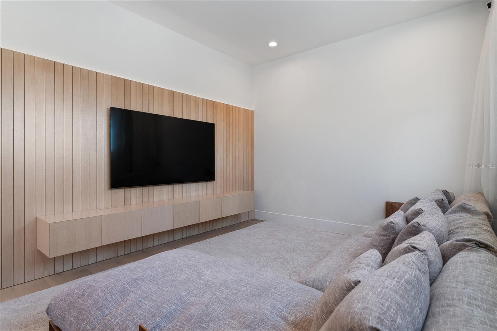 Image 27 of 71 For 16832 Vinci Way