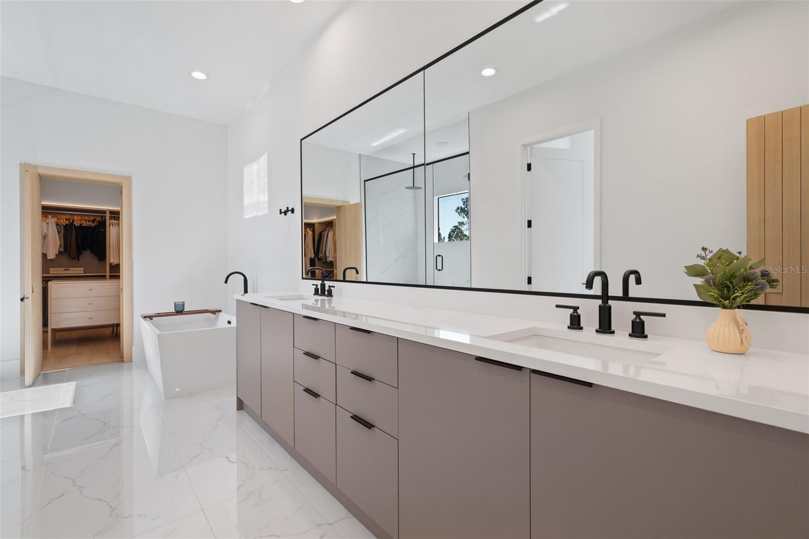 Image 33 of 71 For 16832 Vinci Way