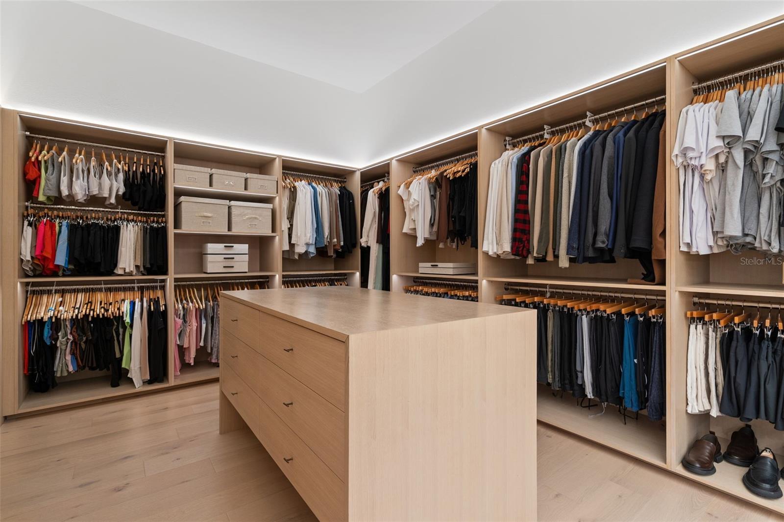 Image 35 of 71 For 16832 Vinci Way