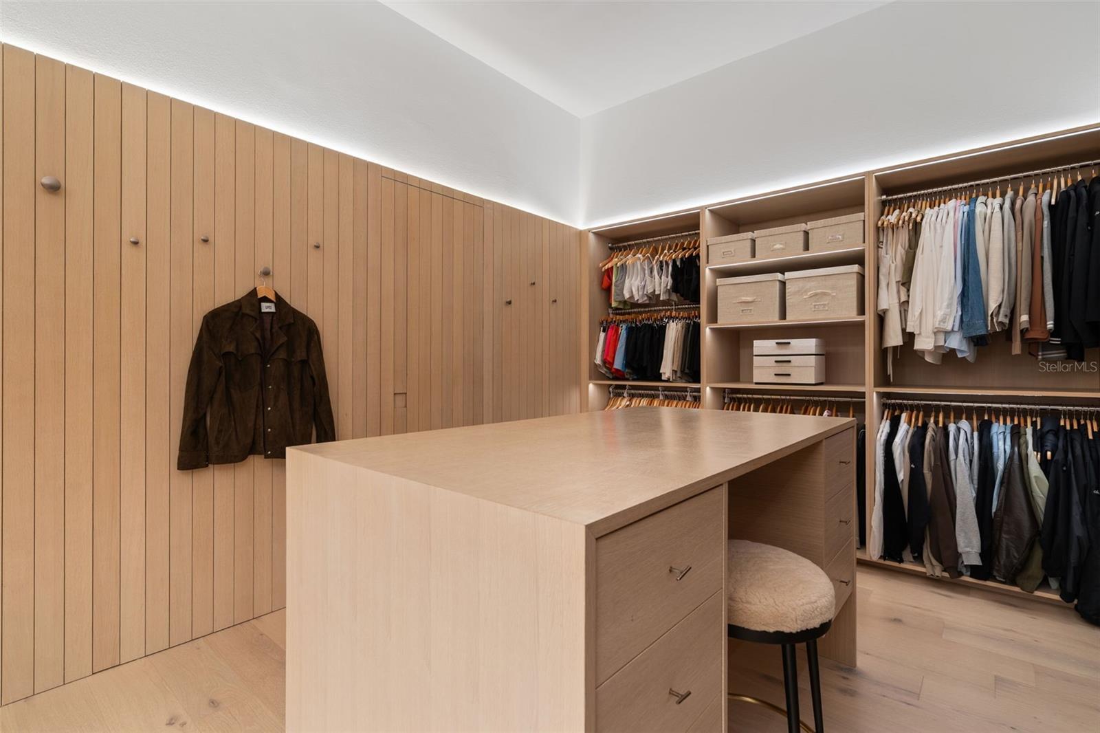 Image 36 of 71 For 16832 Vinci Way