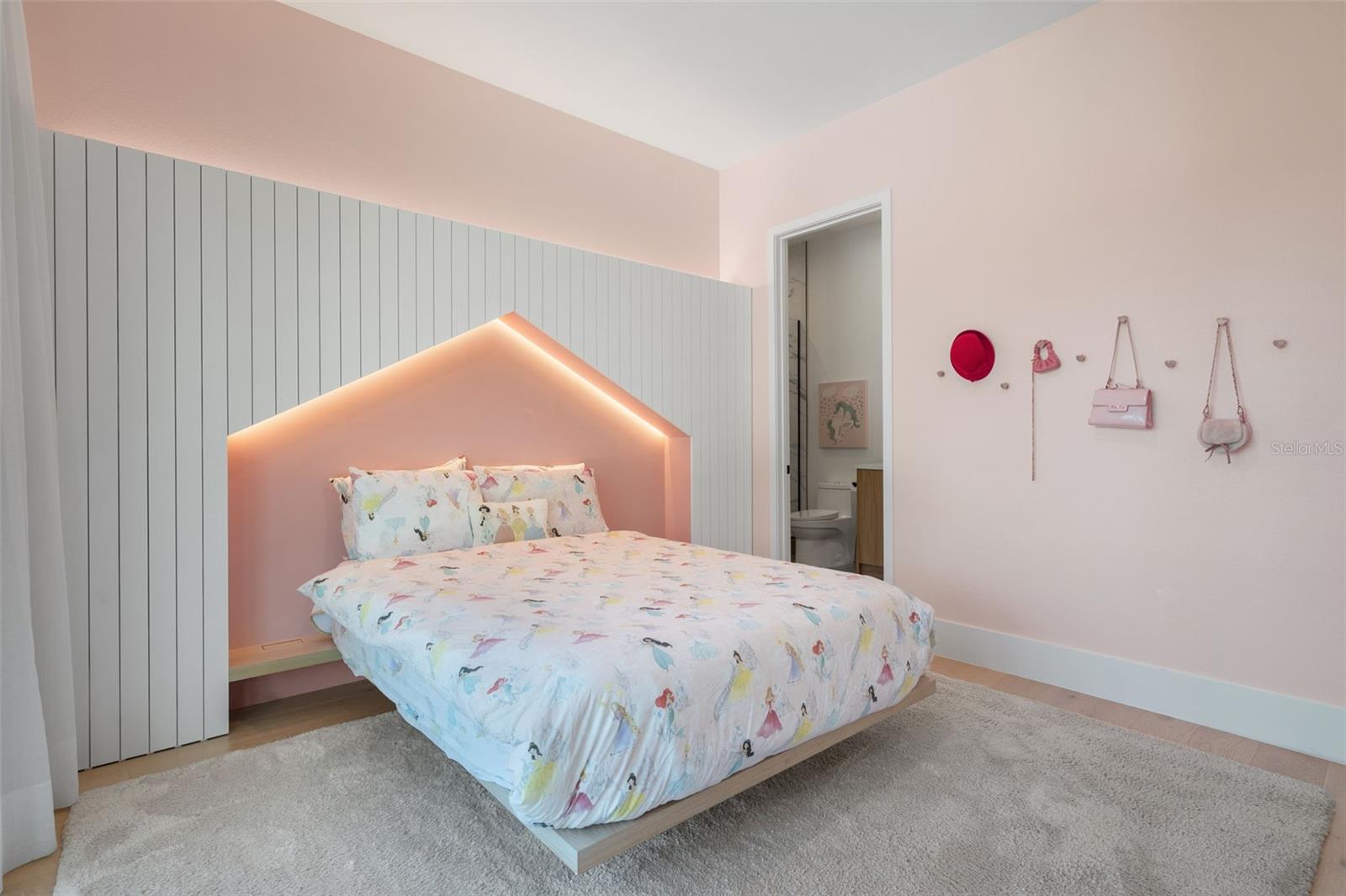 Image 39 of 71 For 16832 Vinci Way