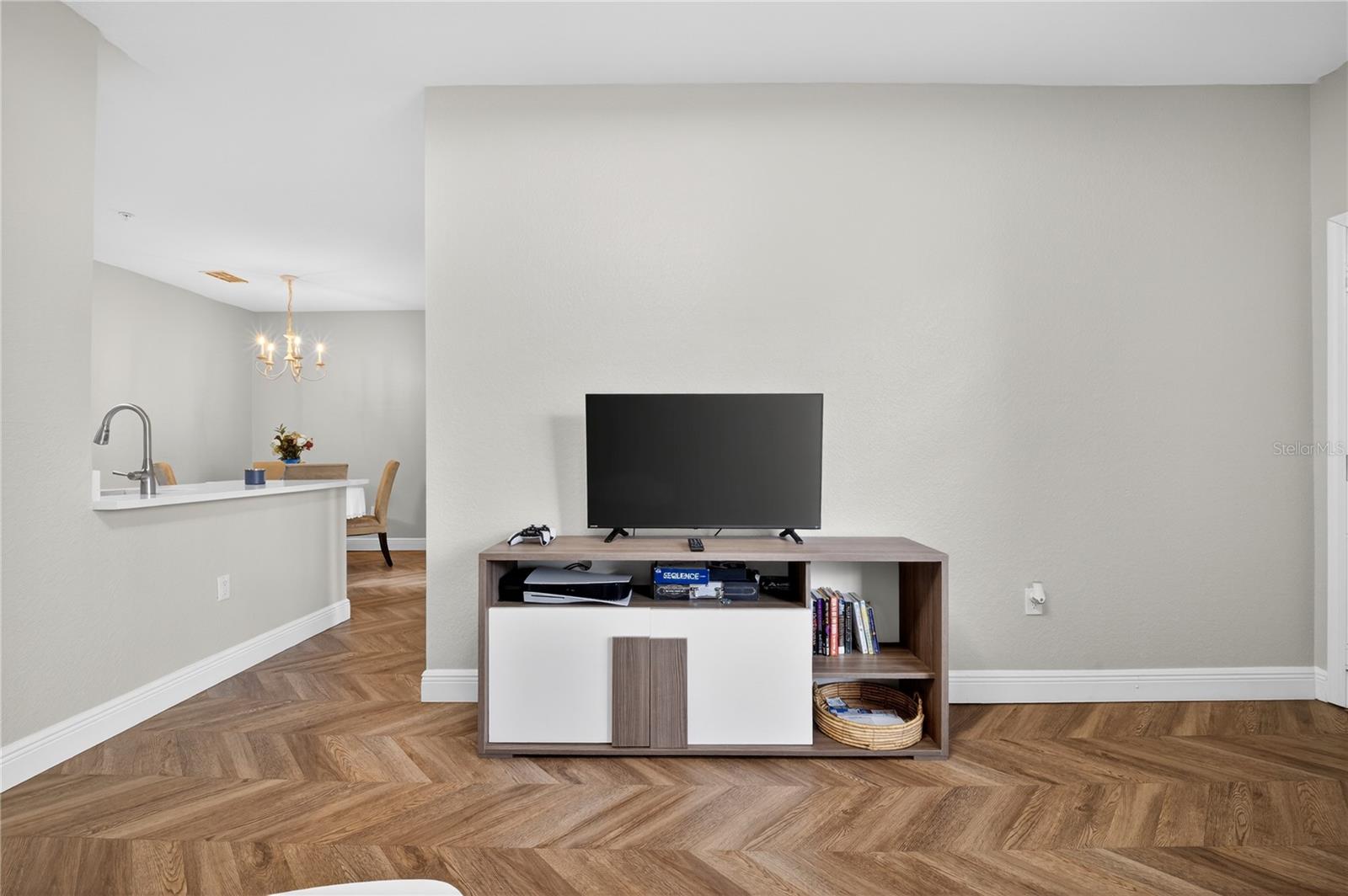 Image 14 of 25 For 839 Grand Regency Point 104