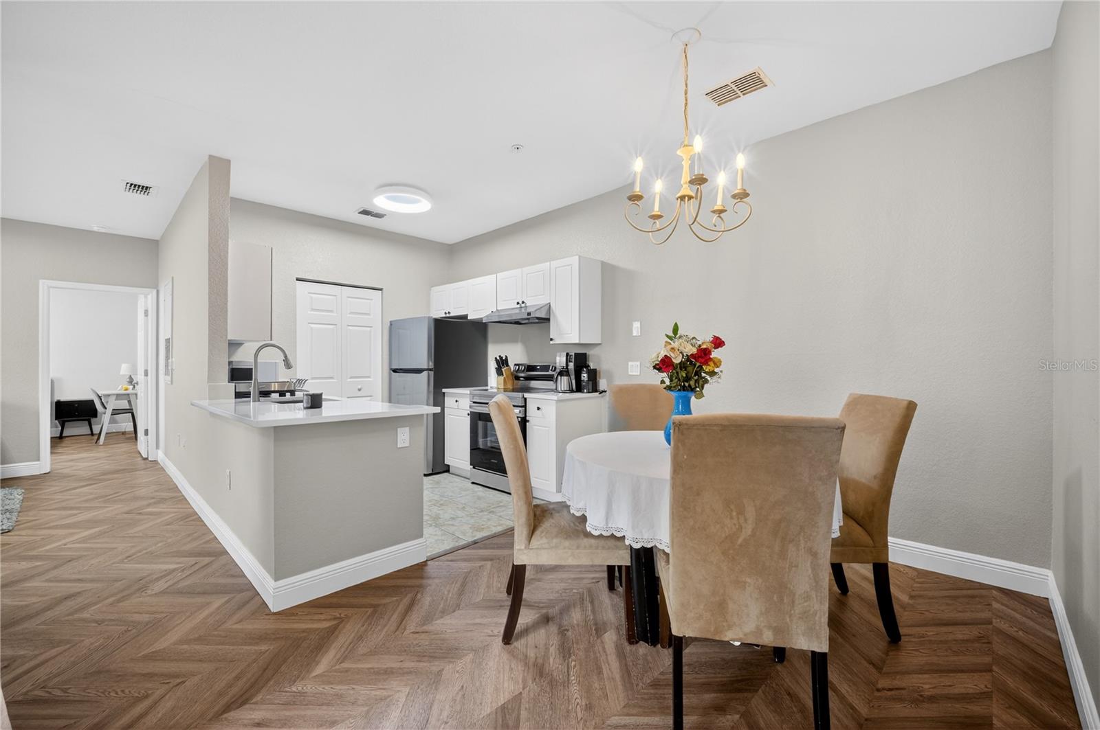 Image 18 of 25 For 839 Grand Regency Point 104