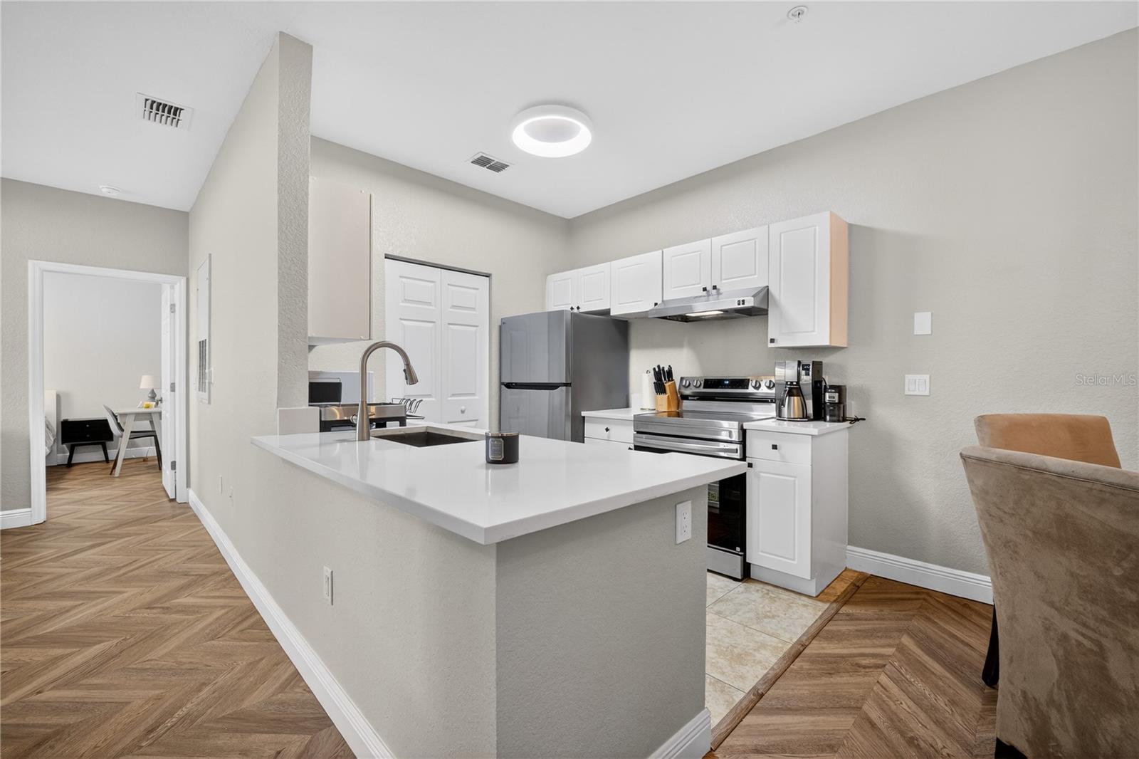 Image 19 of 25 For 839 Grand Regency Point 104