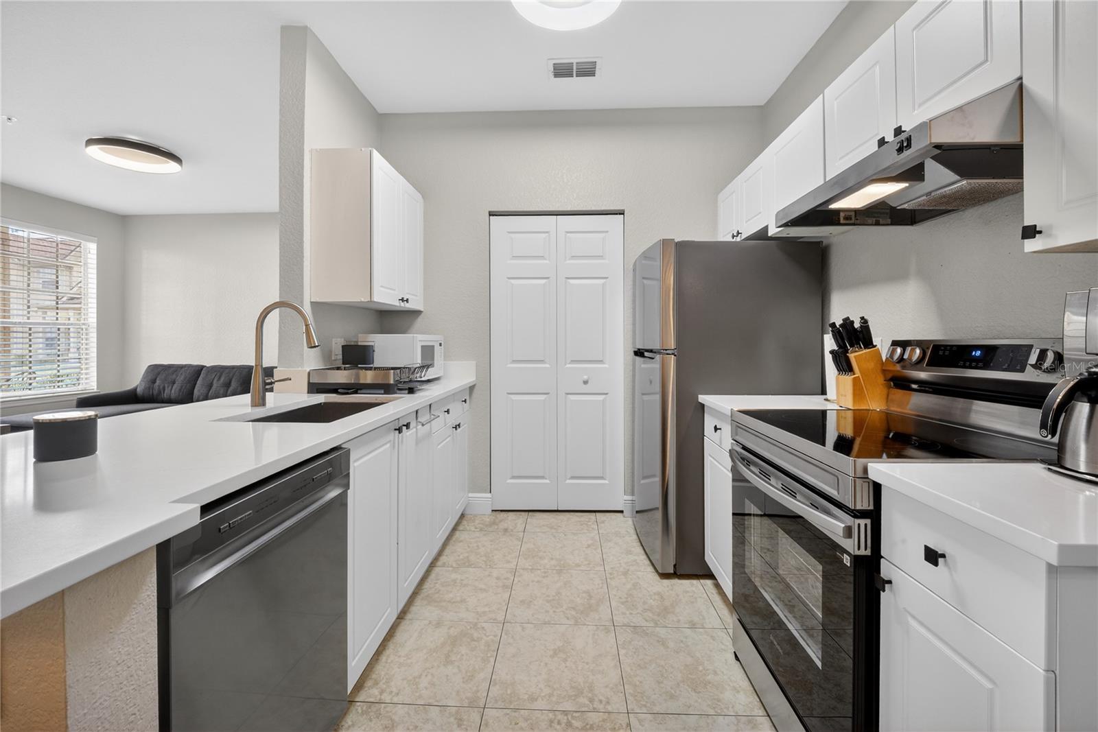 Image 20 of 25 For 839 Grand Regency Point 104