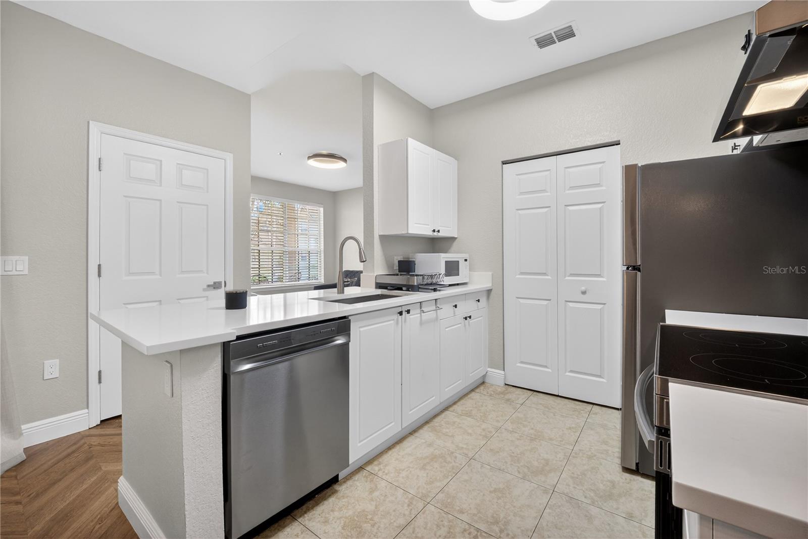 Image 21 of 25 For 839 Grand Regency Point 104