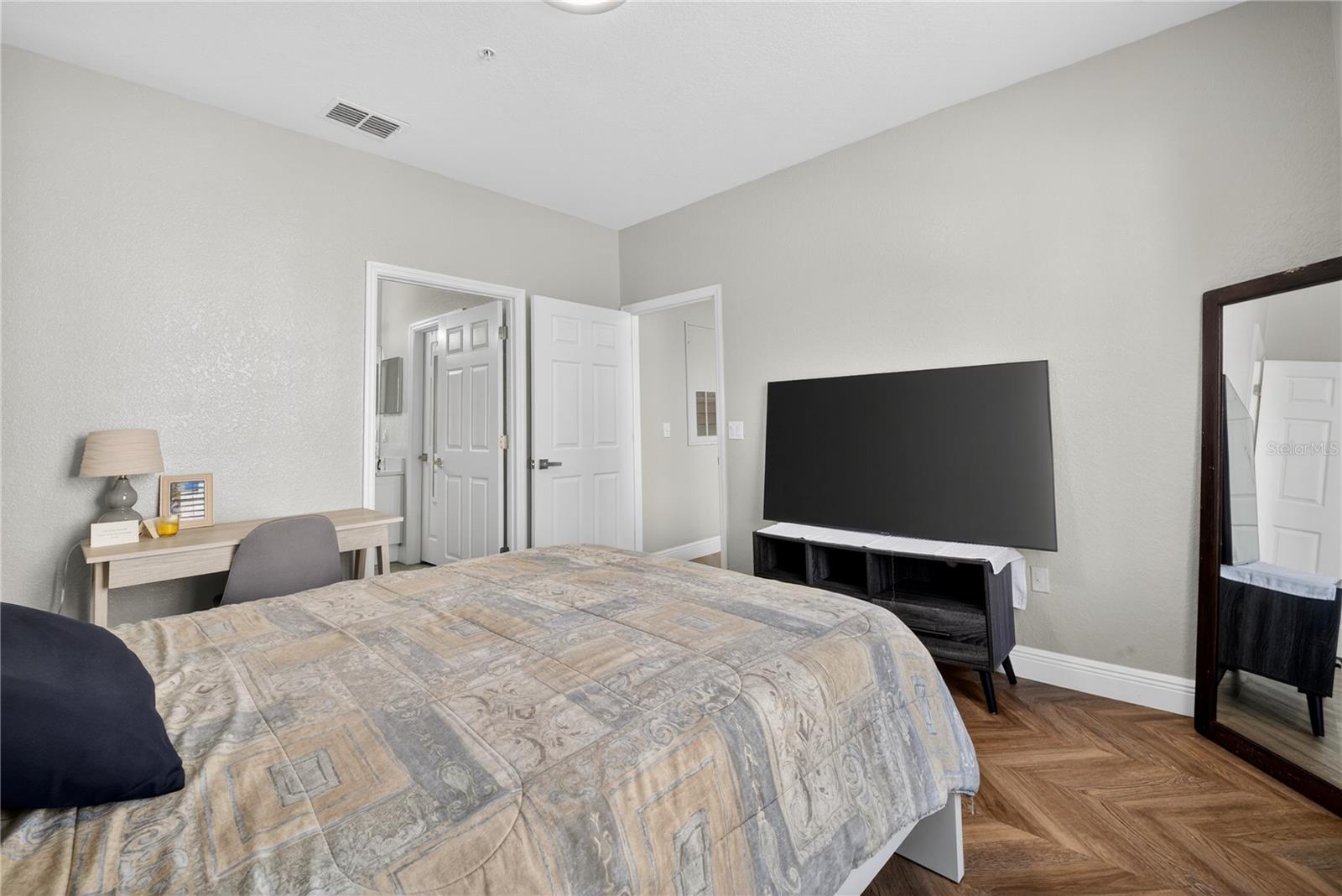 Image 5 of 25 For 839 Grand Regency Point 104