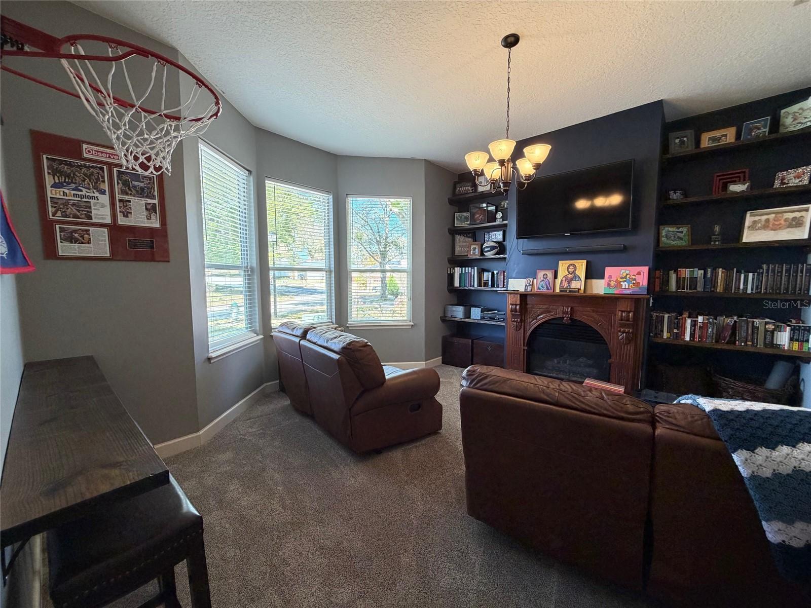 Image 12 of 52 For 1527 Dess Drive