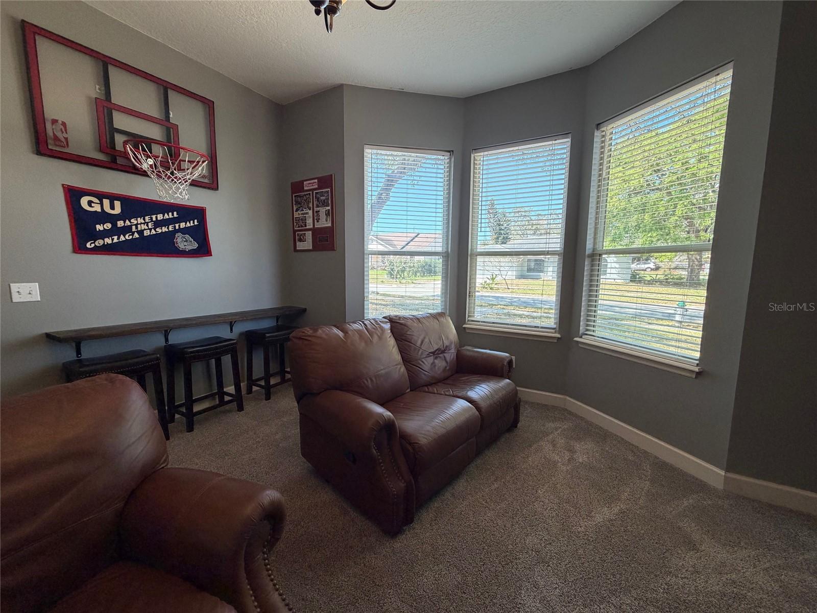 Image 13 of 52 For 1527 Dess Drive