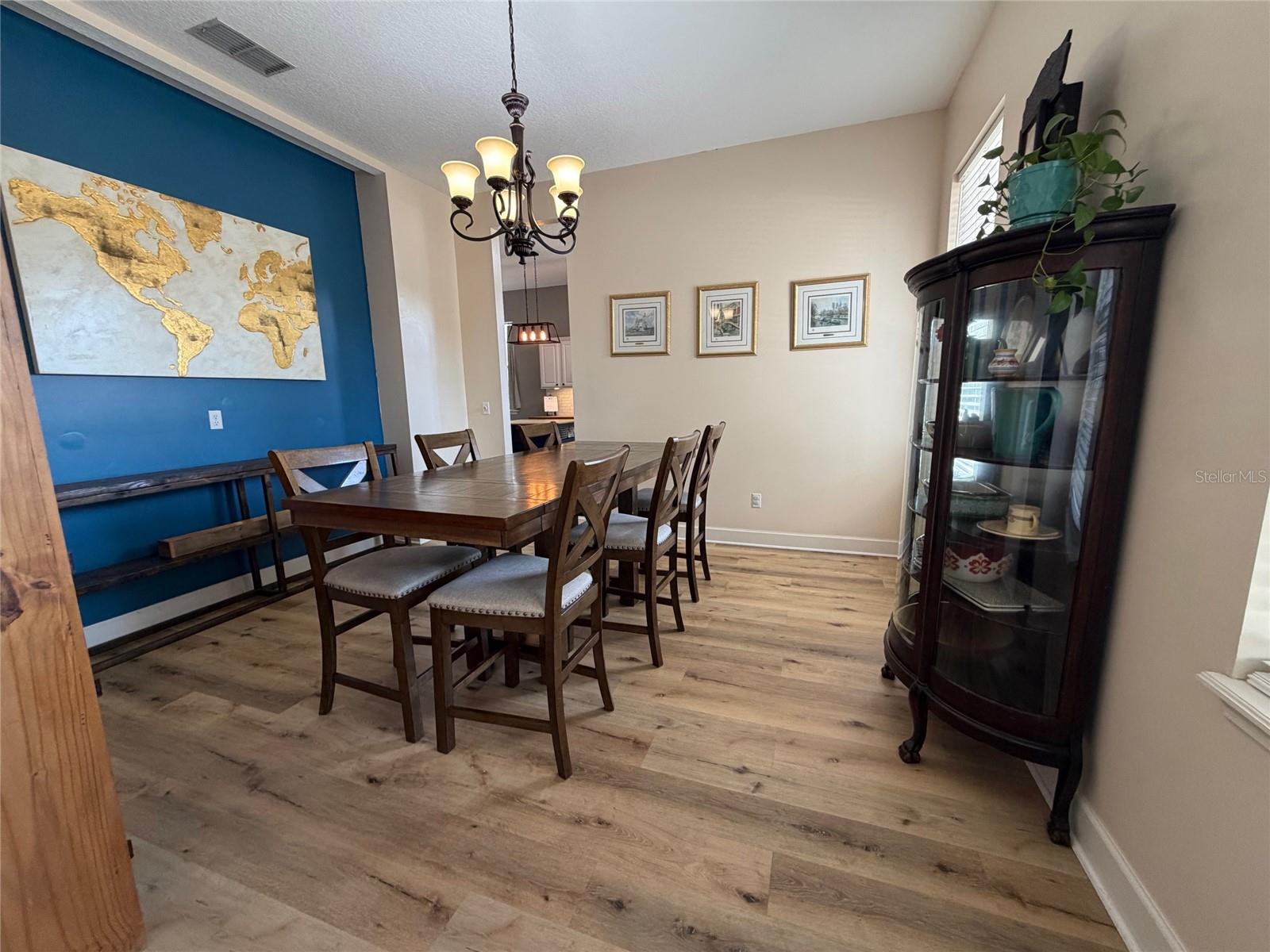 Image 14 of 52 For 1527 Dess Drive