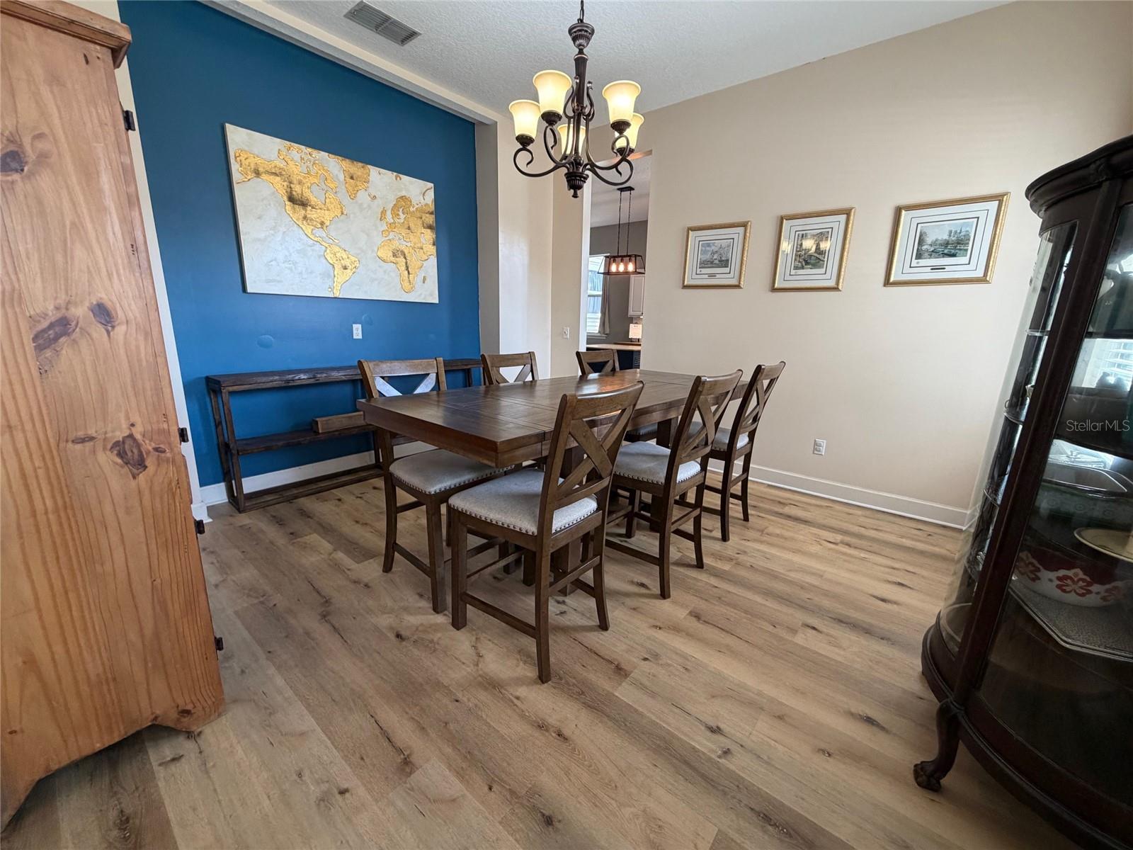 Image 15 of 52 For 1527 Dess Drive