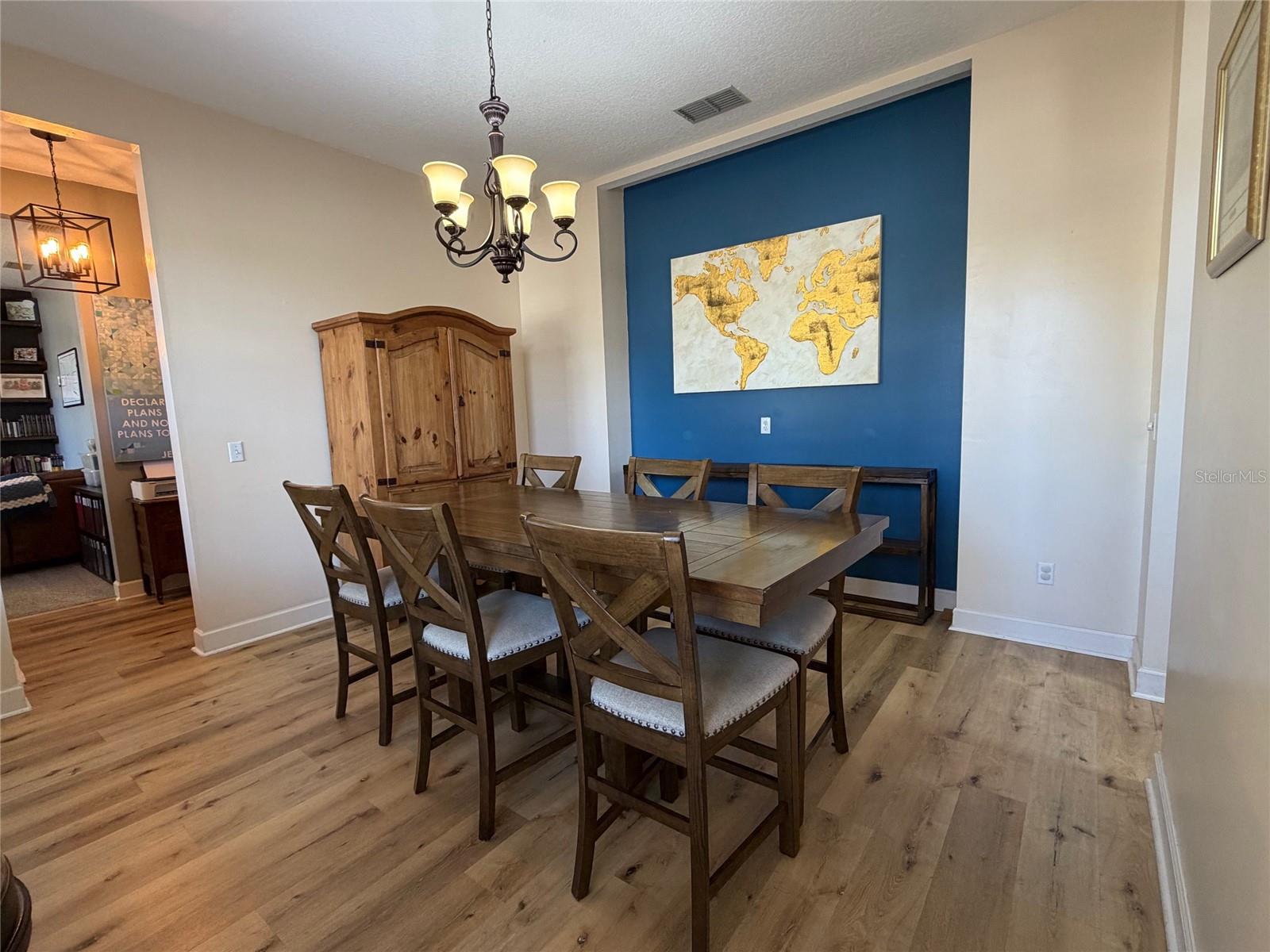 Image 16 of 52 For 1527 Dess Drive