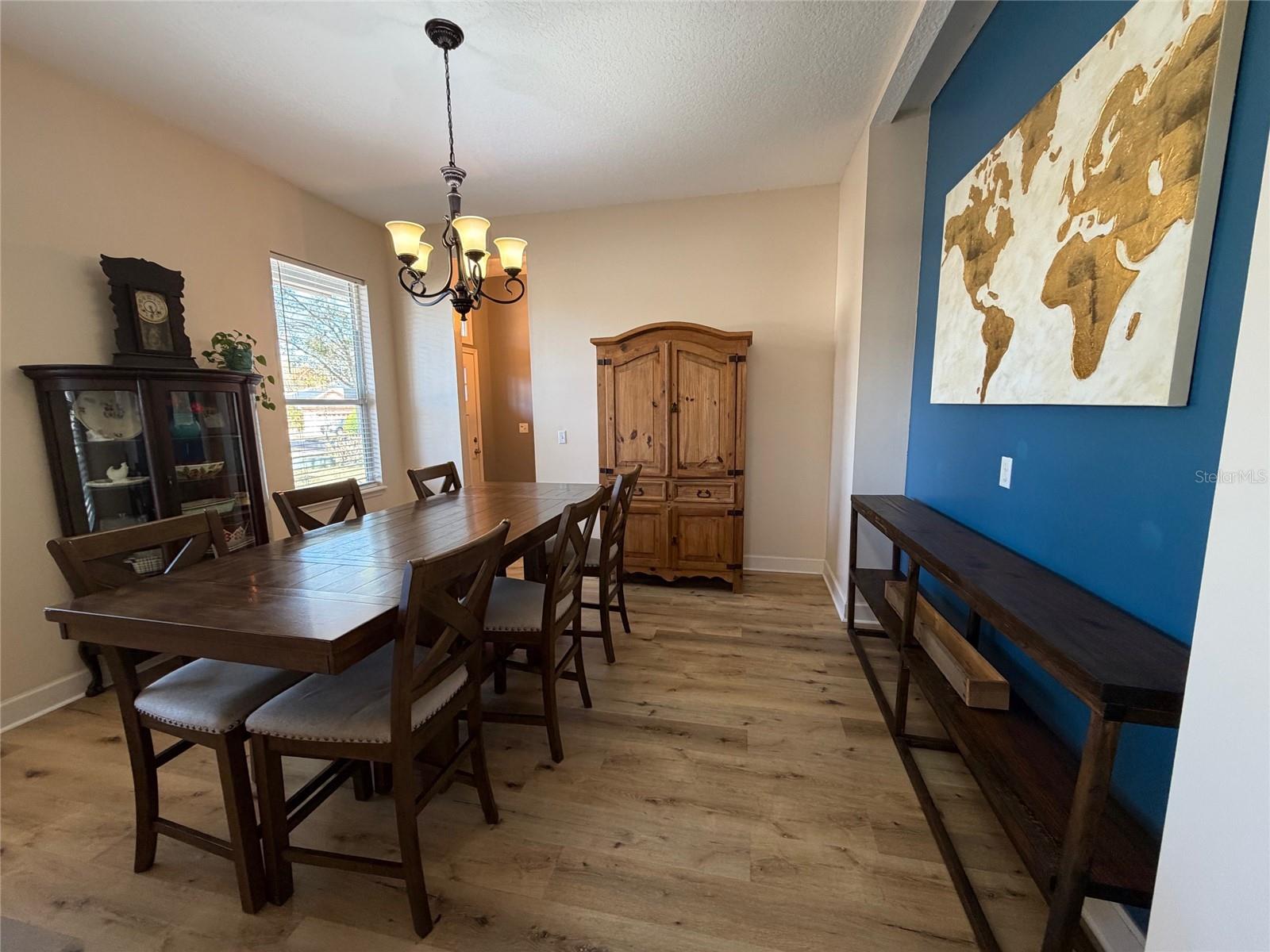 Image 17 of 52 For 1527 Dess Drive