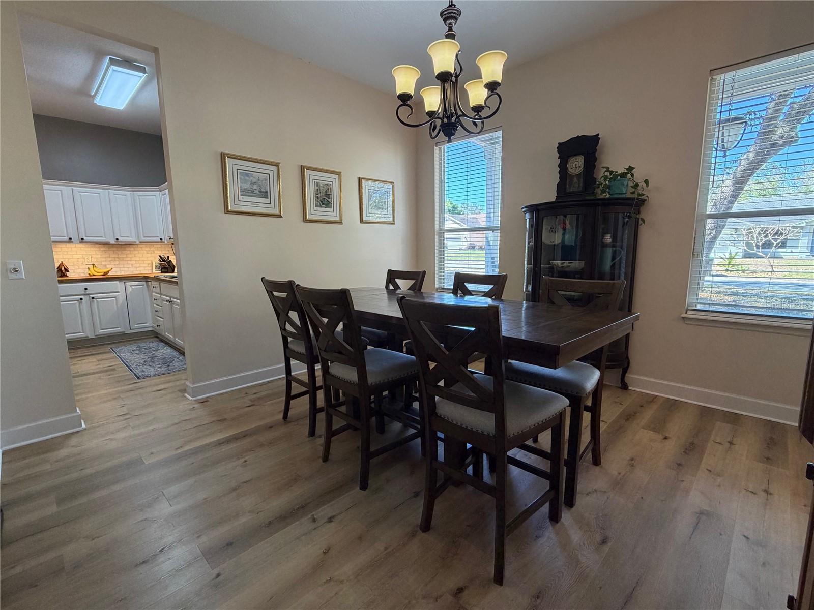 Image 18 of 52 For 1527 Dess Drive