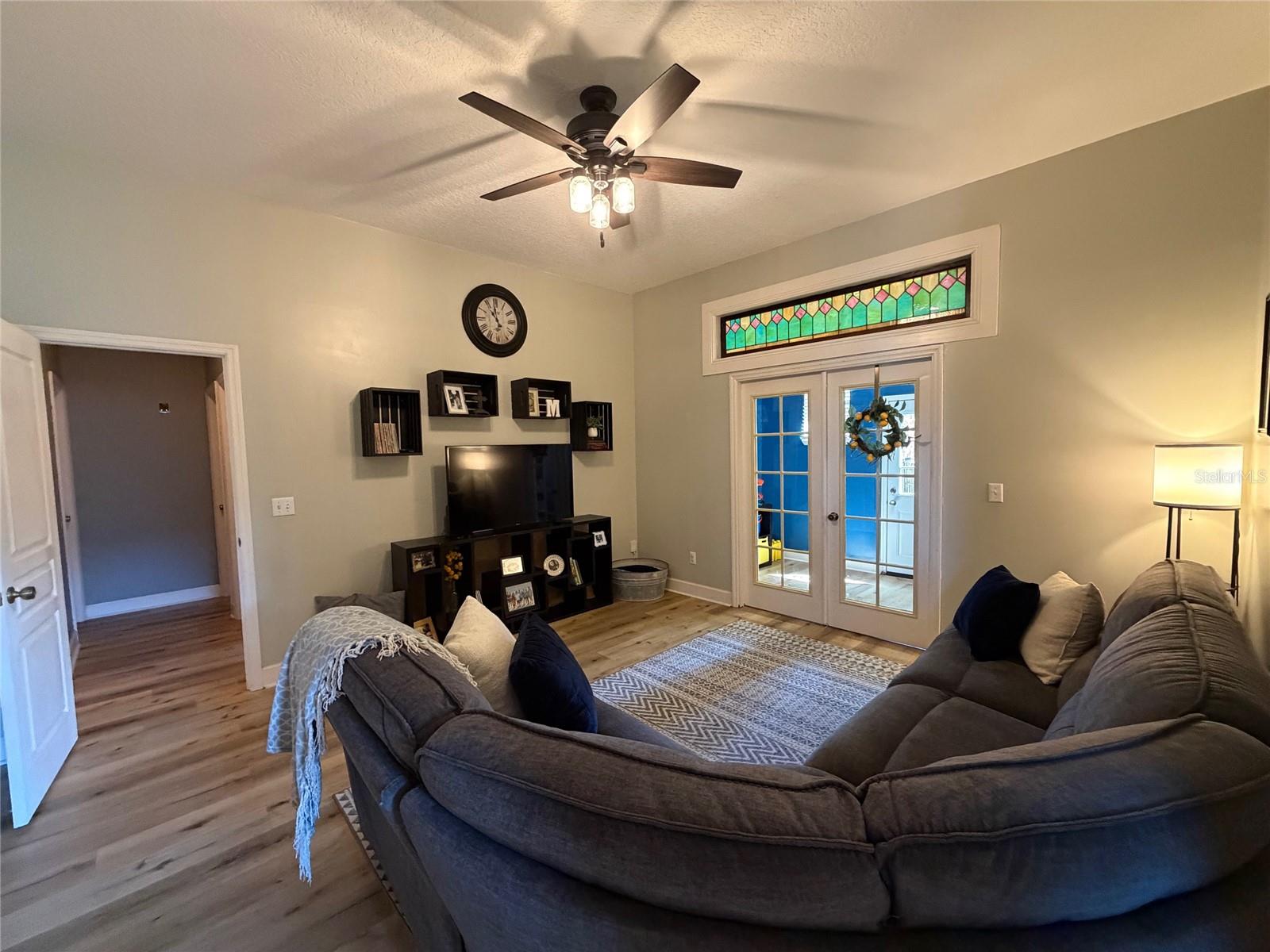 Image 26 of 52 For 1527 Dess Drive