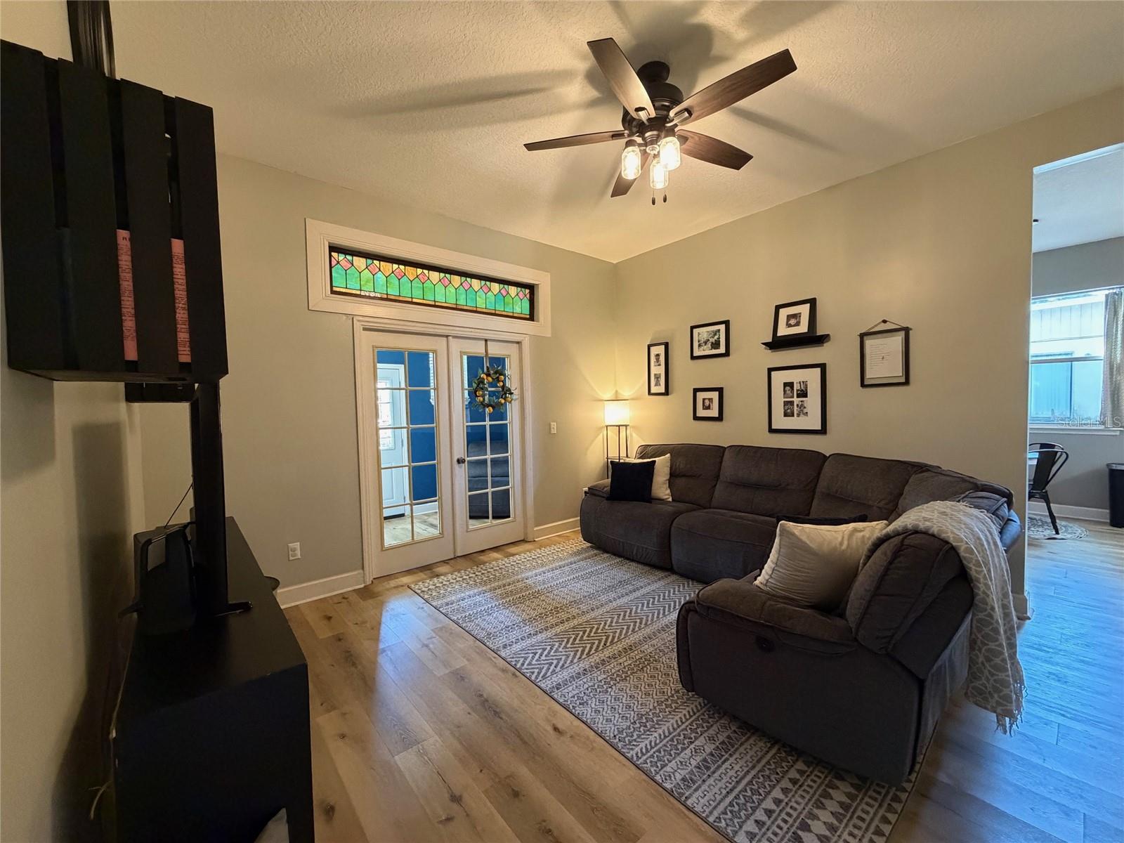 Image 27 of 52 For 1527 Dess Drive