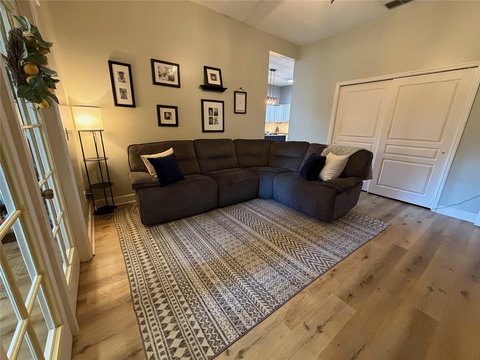 Image 28 of 52 For 1527 Dess Drive