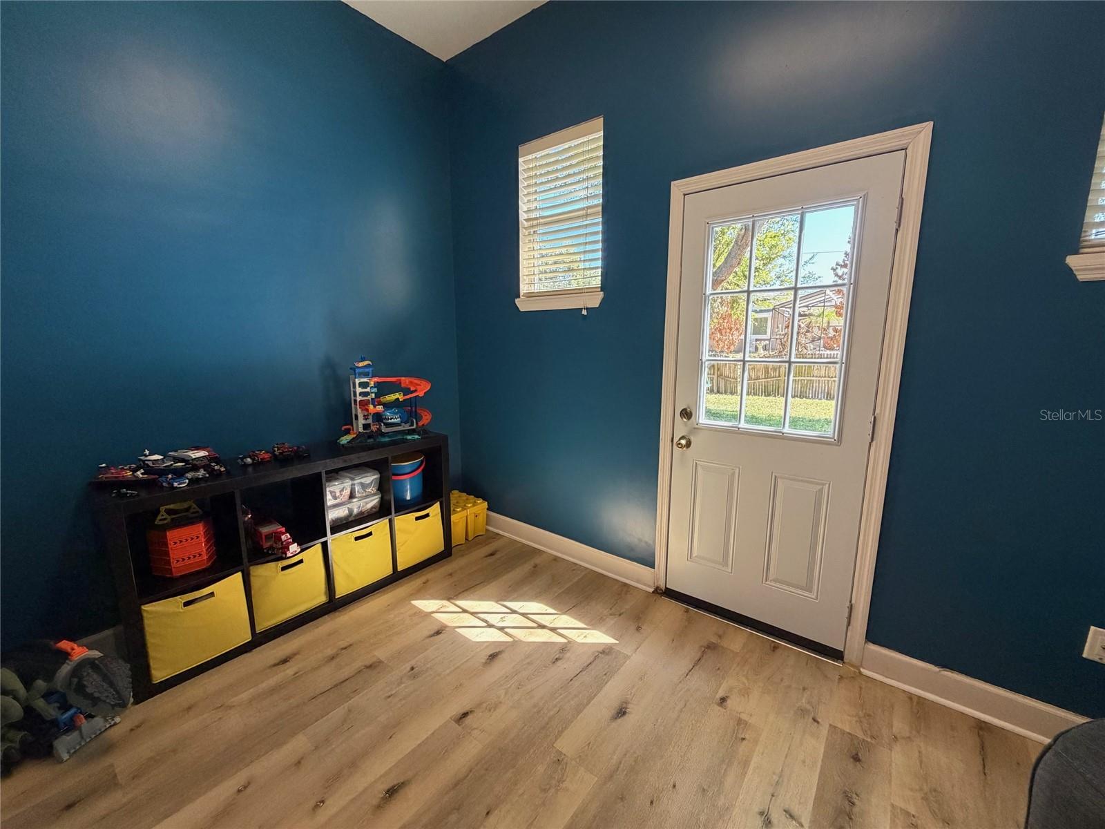 Image 30 of 52 For 1527 Dess Drive