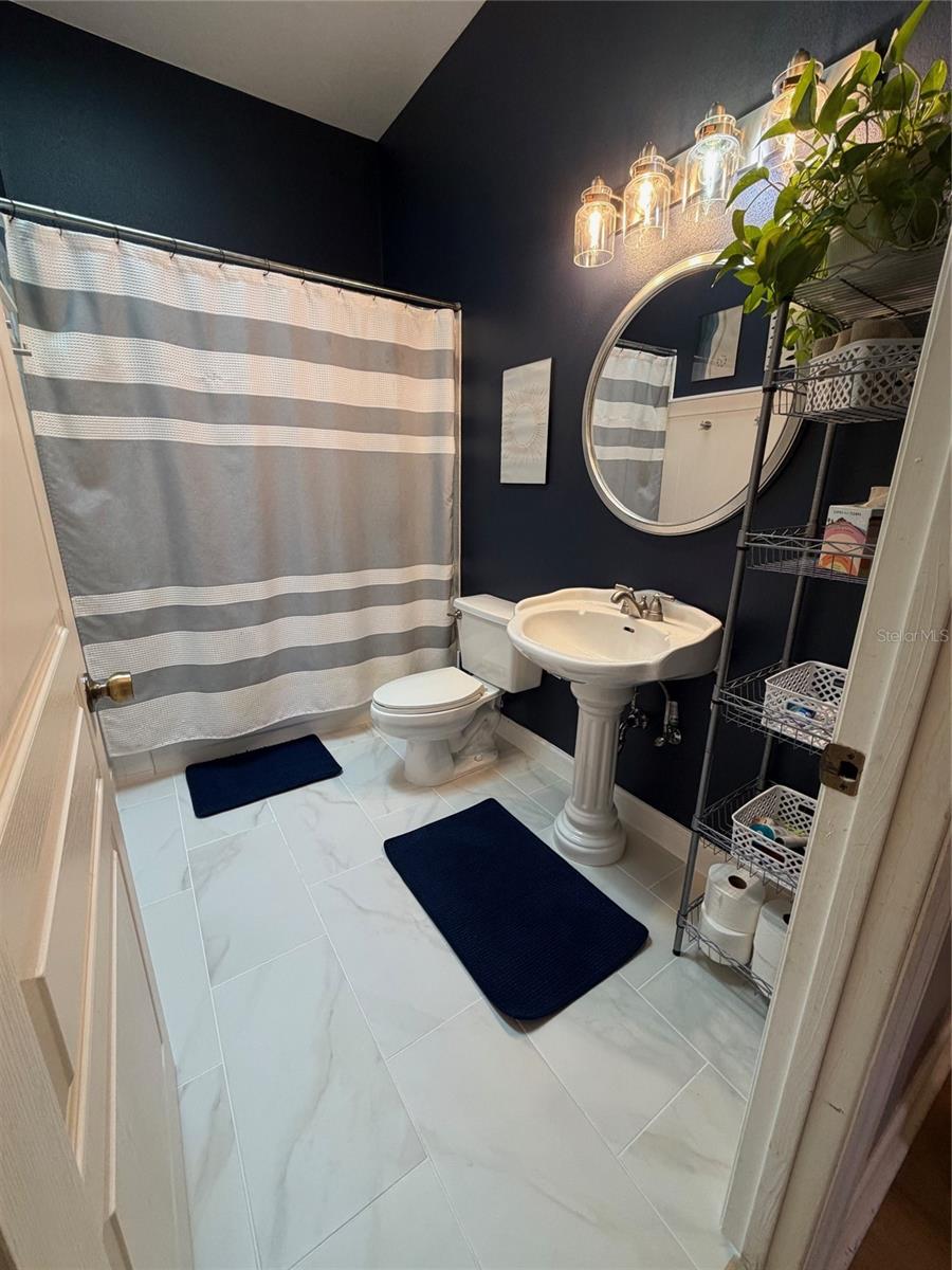 Image 33 of 52 For 1527 Dess Drive