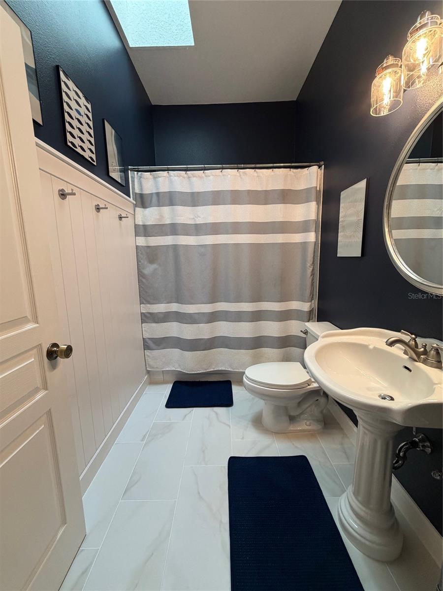 Image 34 of 52 For 1527 Dess Drive