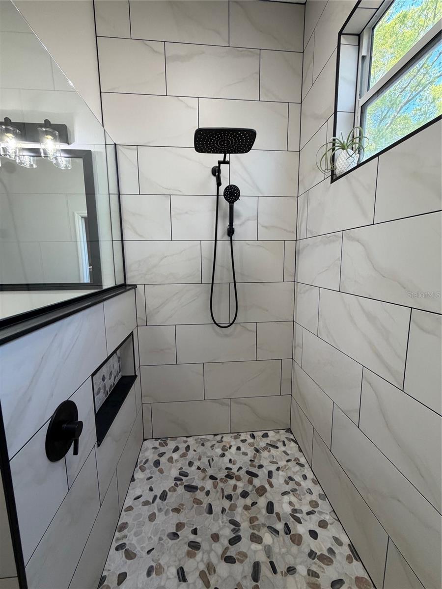 Image 44 of 52 For 1527 Dess Drive