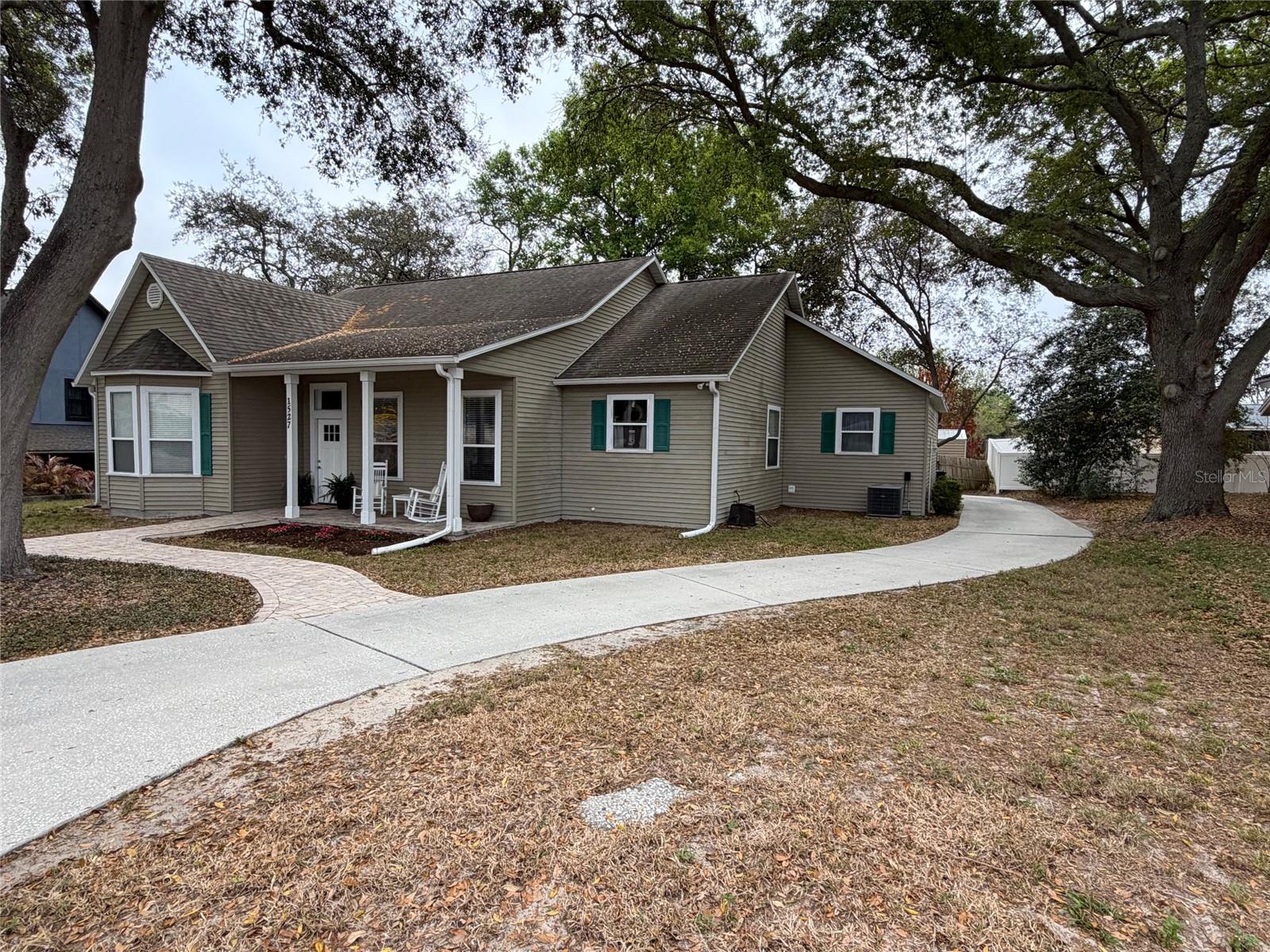 Image 7 of 52 For 1527 Dess Drive