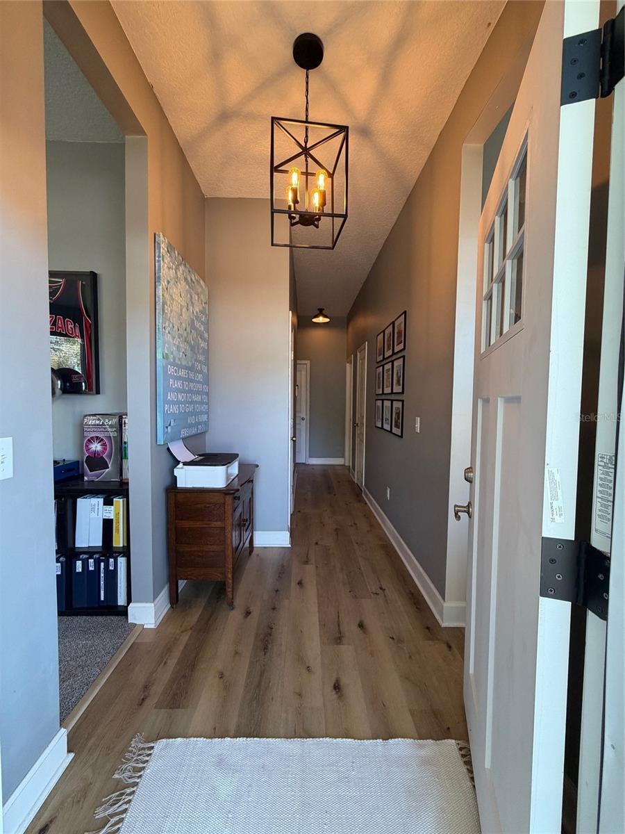 Image 9 of 52 For 1527 Dess Drive