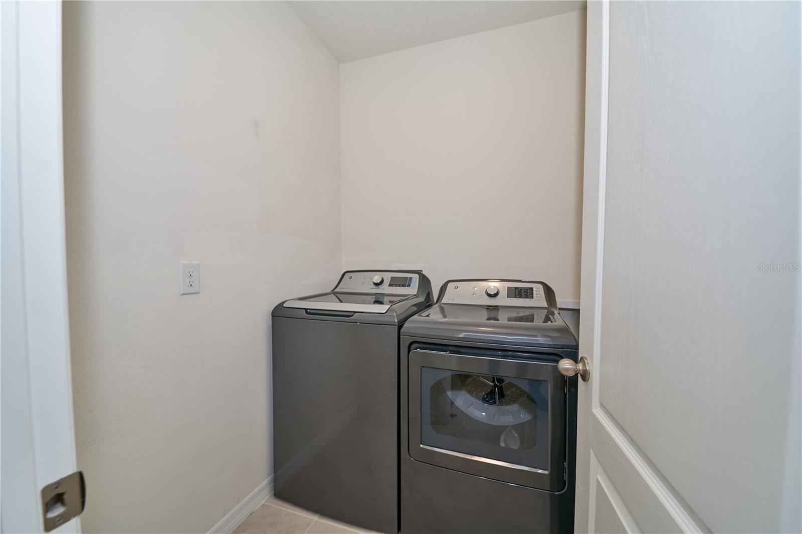 Image 32 of 55 For 576 Boardwalk Avenue