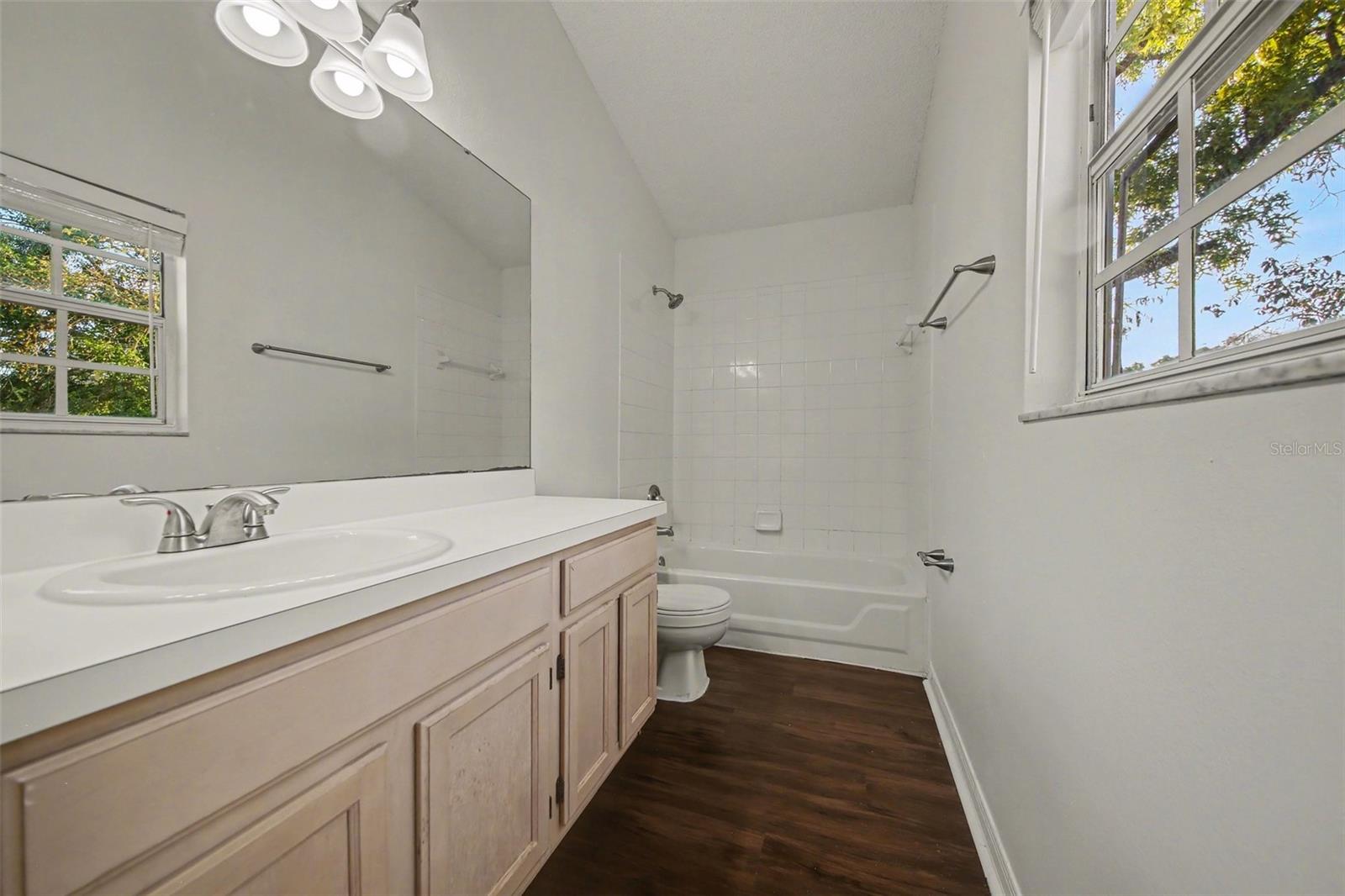 Image 14 of 15 For 1054 Royal Oaks Drive