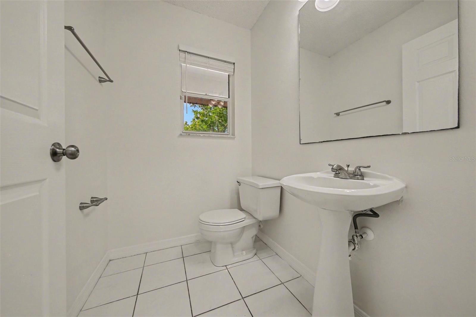 Image 6 of 15 For 1054 Royal Oaks Drive